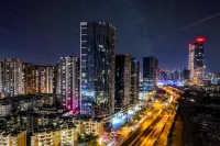 PARK WINS泊雲棲·高空觀景酒店（萬達廣場昆明火車站店） 鄰近翠火植物科學藝術珠寶展示廳（雲紡東南亞商城店）的酒店