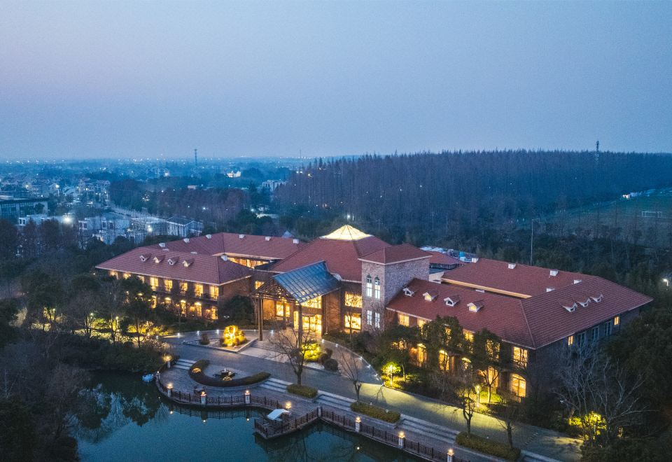 플로럴 룩스 호텔의 로비나 객실 이미지