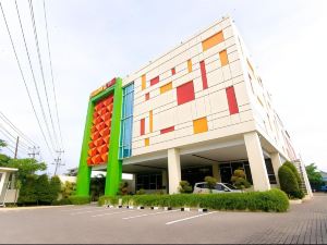 Front One Hotel Purwodadi