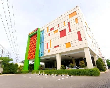 Front One Hotel Purwodadi Hotels in Grobogan Regency
