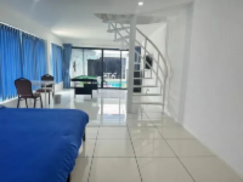 莫娜麗莎天堂泳池飯店