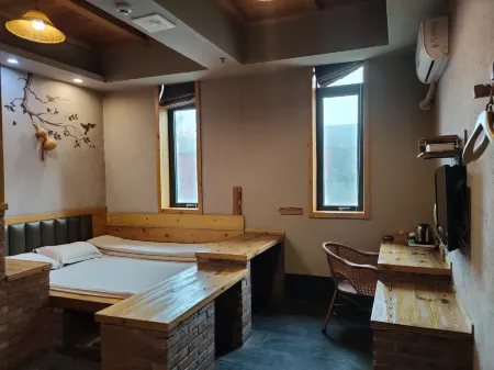 Old Tree Inn Отели рядом с достопримечательностью «Minghe Courtyard»