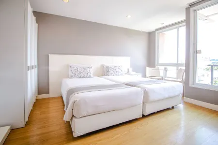 Cinnamon Hotel Bangkok Отели рядом с достопримечательностью «Wat Suan Mokkh»