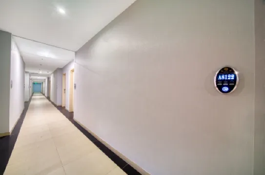 Q+ Bailing Ejia Business Hotel (Shanghai International Tourism Resort)