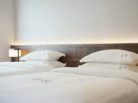 Longnan Qianxin Town Mountainside Hot Spring Resort Hotel Hotel a Longnan