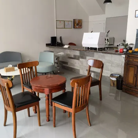 WWR hostel & cafe （old town branch）