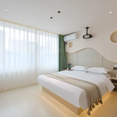 Yunduo · Designer Intelligent Cinema Homestay (Yanji Yanbian University West Market Branch) Hotels near Yanji Bridge
