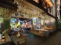 Kechao Light Luxury Hotel (Fenghuang Ancient City Scenic Area Hongqiao Branch) - bar