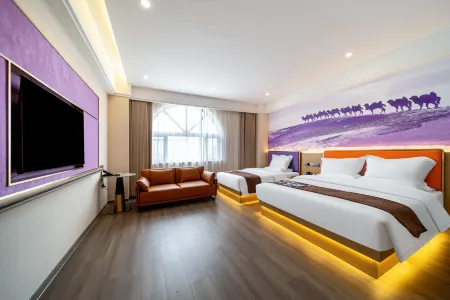 Flower Language Hotel -ThousandsLakelRoadroBurjinrjin) Отели рядом с достопримечательностью «Cenial Folk Customs Park»