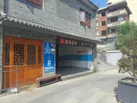 Reign  Hotel - parking