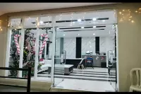Krystal Claine Homestay-Burnham Hill Condo