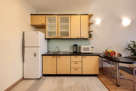 Oriental Palace Apartments Hanoi Отели рядом с достопримечательностью «Тай»