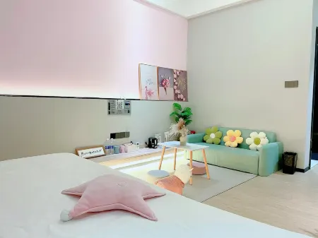 M3 space cinema Theme Hotel Отели рядом с достопримечательностью «GuangDongSheng GuangZhouShi JiangGao ShangYe BuXingJie»