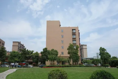 ZTE Hotel Hotels near Shanghai Foreign Language School Affiliated to Shanghai International Studies University (Pudong Campus)