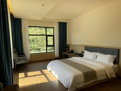 稲城榮耀ホテル Langjiling Temple of Gongga周辺のホテル