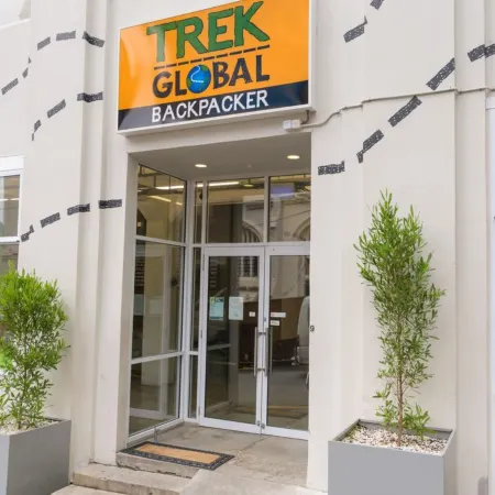 Trek Global Backpackers Отели рядом с достопримечательностью «Гора виктория»