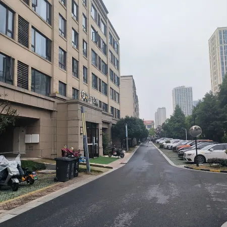 Manshiguang Homestay (Zhenjiang Dantu Baolong Plaza)