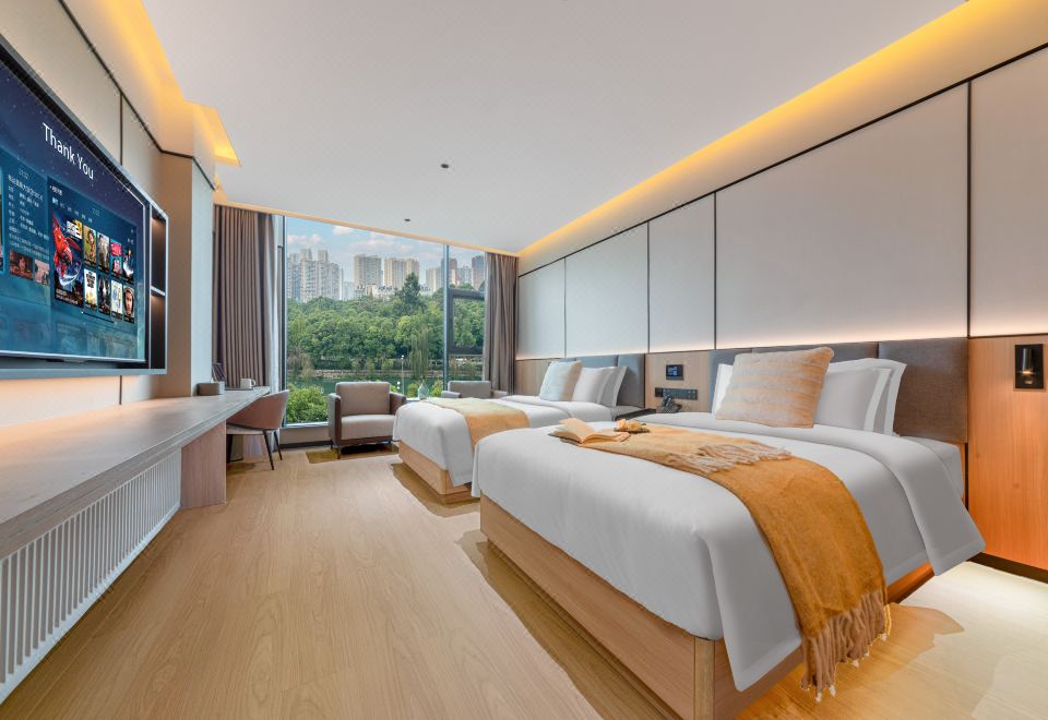 청두 치위 리버사이드 호텔 인근의 활기찬 거리 풍경