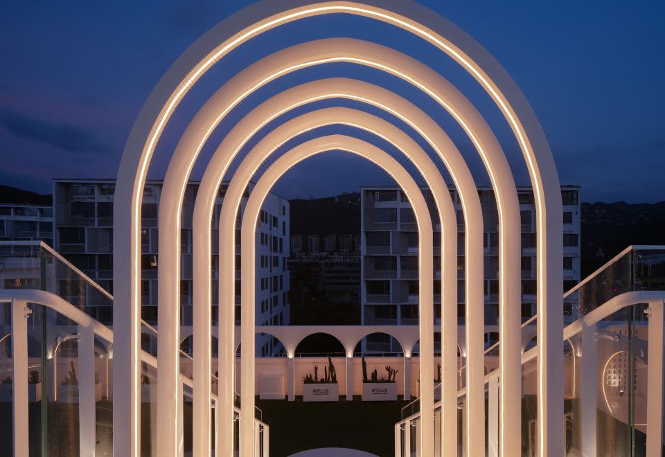 엑스.세렌디 리조트의 실내 수영장 모습