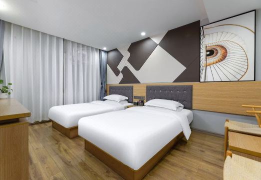 1. 쿤밍 이샹 호텔..