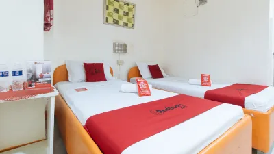 RedDoorz @ Golden Travellers Inn Antique Hotels in 