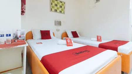 RedDoorz @ Eros Travellers Pensione