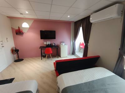 Comfort Triple Room With Shower Light Shadow Photo