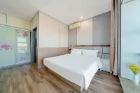 Yunmanju Hotel (Zhuji Baolong Plaza High-speed Railway Station)