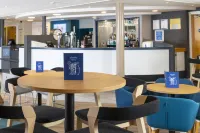Holiday Inn Express STAFFORD by IHG - parking