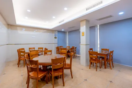 Huaxin Hotel(Zhuhai Daxin Xinduhui Branch) Отели рядом с достопримечательностью «Crocodile Island»