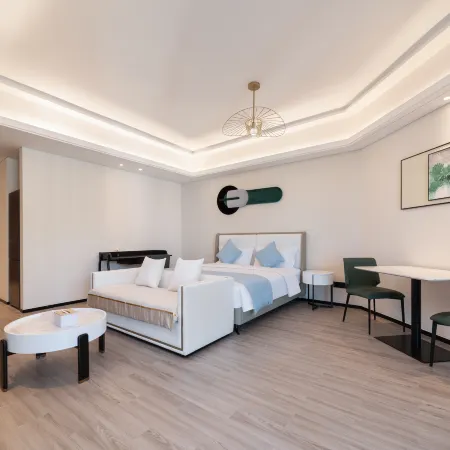 Lingwan No. 1 Light Luxury Homestay (Lingshui Clear Water Bay Beach)