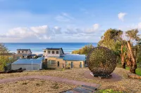 Chocolate Gannets Hotels near Apollo Bay Museum