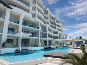 Waters Edge Apartment