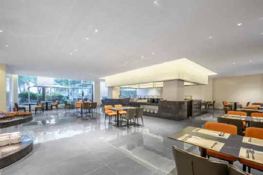 Aston Hotel (Wanning People's Hospital Branch)