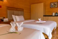 Shiquan Village Wooden House Hotel