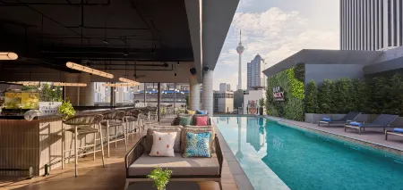 Moxy Kuala Lumpur Chinatown Отели рядом с достопримечательностью «Menara TM»