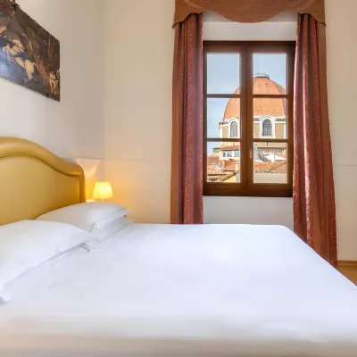 Relais Hotel Centrale "Dimora Storica" Отели рядом с достопримечательностью «Часовня Медичи»