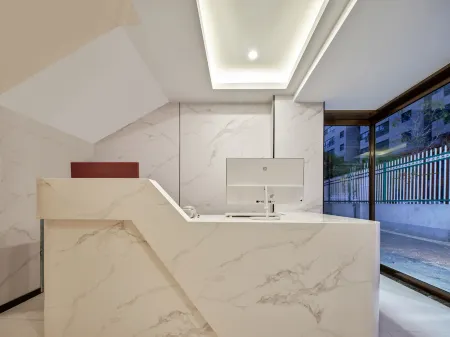 Yuezi Hotel (Nanjing Normal University Provincial People's Hospital) Отели рядом с достопримечательностью «Nanjing Normal University Suiyuan Campus Multiple-use Gymnasium»