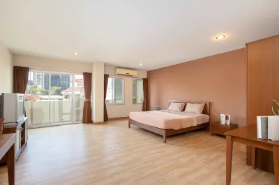 181 Ekkamai Apartment
