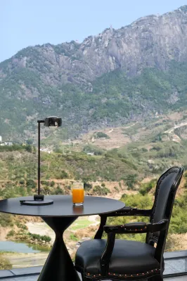 Fairy Pavilion XRG | Panoramic Cliff Viewing Swimming Pool Resort and Accommodation Отели рядом с достопримечательностью «Qinfengxiang Passenger Transport Terminal»