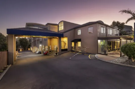 Edit Auckland Greenlane Hotels near Remuera railway station