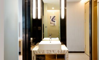 XINHUA Holiday Hotel
