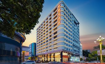 Yuelong Hotel (Houjie Exhibition Center)