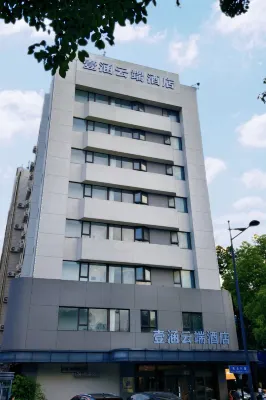 Rezen  Hotel (formerly Yixing Renmin Road Atour Hotel) Hotels near Wenchangge