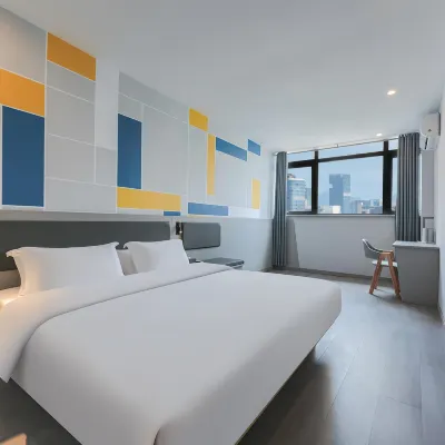 7Days Inn Chain Hotel (Chongqing Fuling Nanmenshan Pedestrian Street) Отели рядом с достопримечательностью «Стадион «Фулин»»