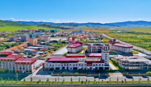 Yak Holiday HotelHoliday Hotel (Hongyuan Silver Pearl Square Branch)