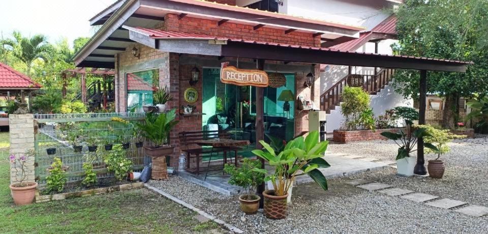 [Red Coral Cottage의 평화로운 입구]