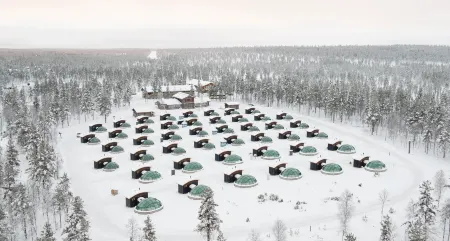 Kakslauttanen Arctic Resort - Igloos and Chalets Отели рядом с достопримечательностью «Kakslauttanen»