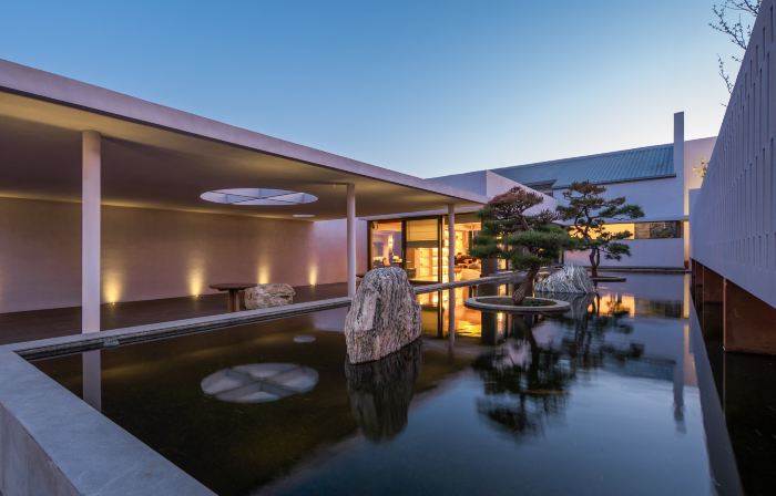 Purple House Koi Pond Courtyard Guesthouse