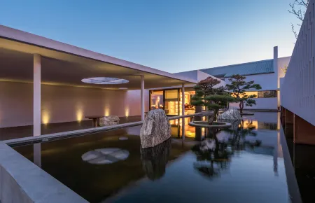 Purple House Koi Pond Courtyard Guesthouse